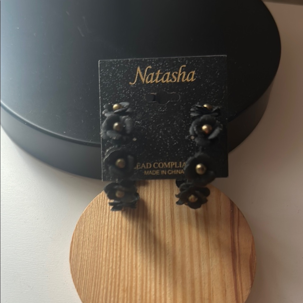 🆕Natasha Black Floral Earrings